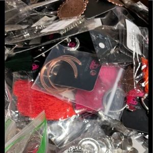 Paparrazzi Jewelry Lot of over 850 pieces